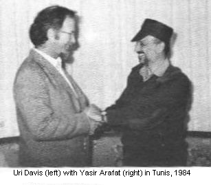 داویس در دیدار با یاسر عرفات، رهبر فقید فلسطین